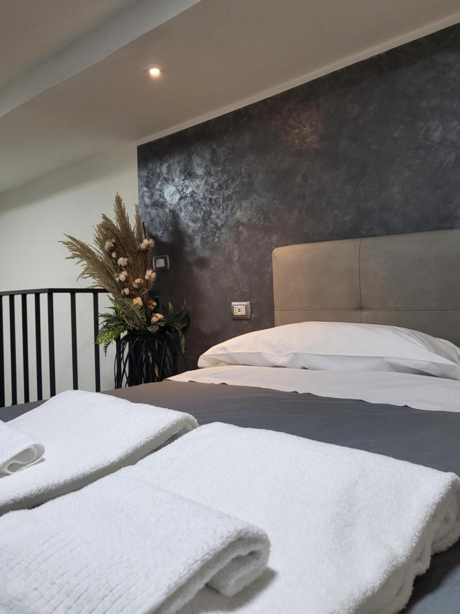 L'Approdo Di Dante Apartman Nápoly Kültér fotó