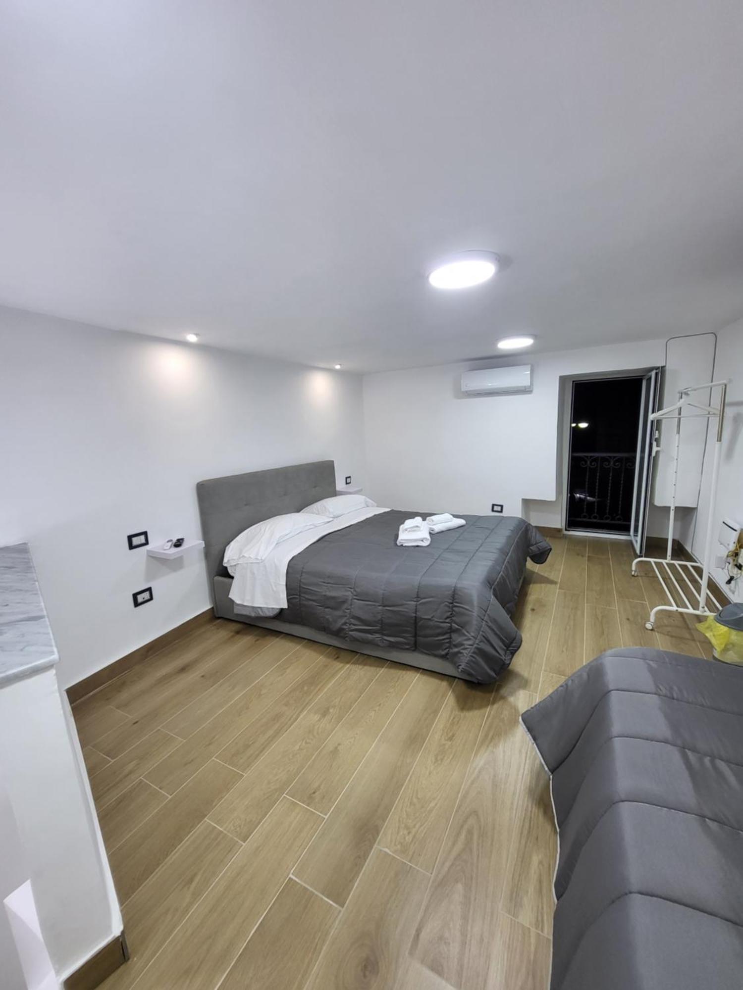 L'Approdo Di Dante Apartman Nápoly Kültér fotó
